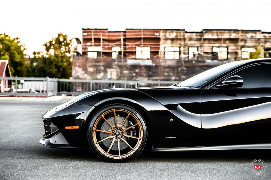 Детали интерьера Ferrari F12berlinetta on Vossen Wheels (M-X2) 2019 года  (фото 8 из 15)